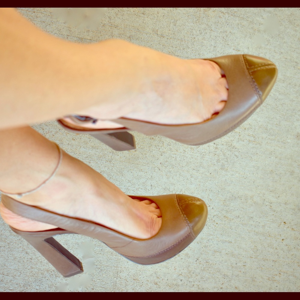 NWOB Modern Vintage Sylvia 3-tone leather heels